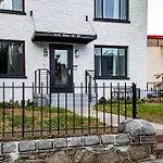 Spacious 2-Br 2-Bath 3-Blocks To H St Corridor