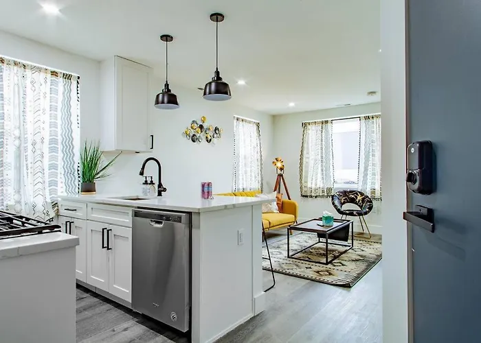 Spacious 2-Br 2-Bath 3-Blocks To H St Corridor