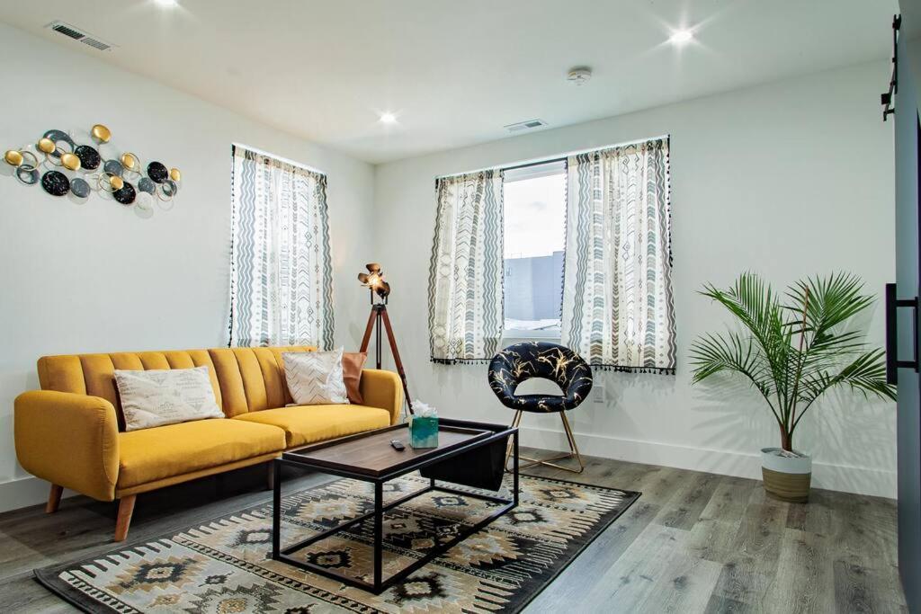 Spacious 2-br 2-bath 3-blocks To H St Corridor Hébergement de vacances