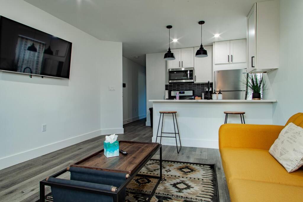 Spacious 2-br 2-bath 3-blocks To H St Corridor Hébergement de vacances Washington