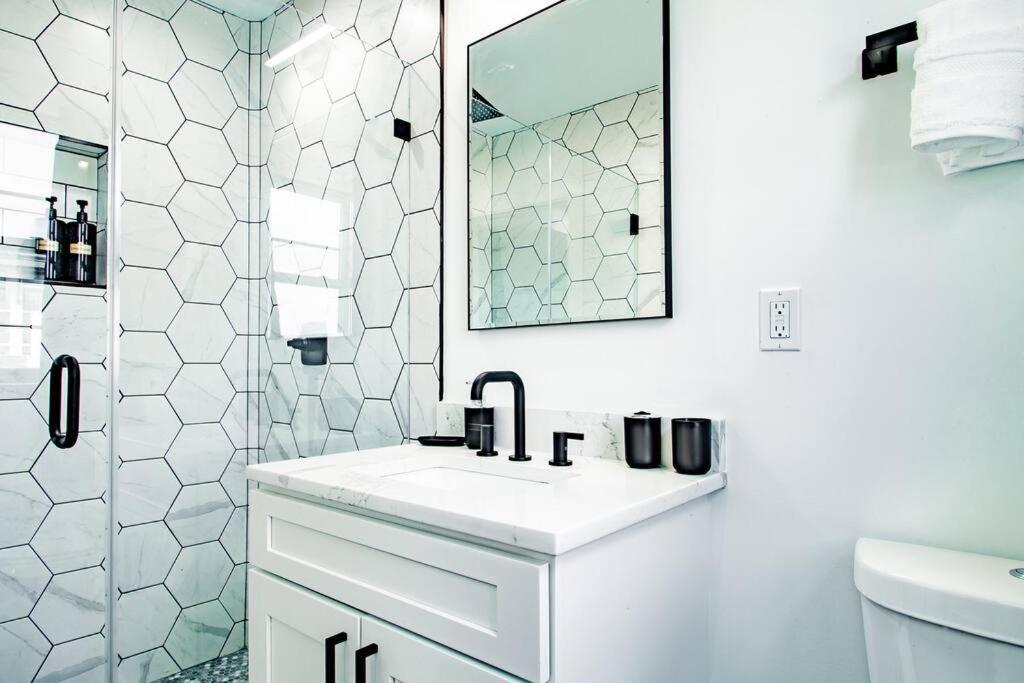 Spacious 2-br 2-bath 3-blocks To H St Corridor Hébergement de vacances