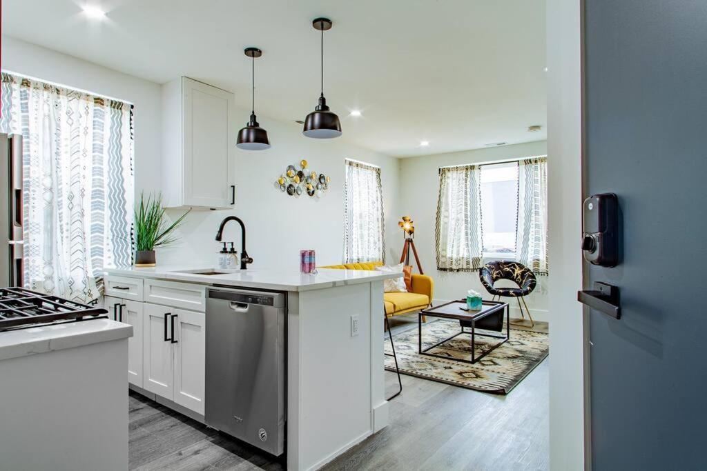 Spacious 2-br 2-bath 3-blocks To H St Corridor Hébergement de vacances *
